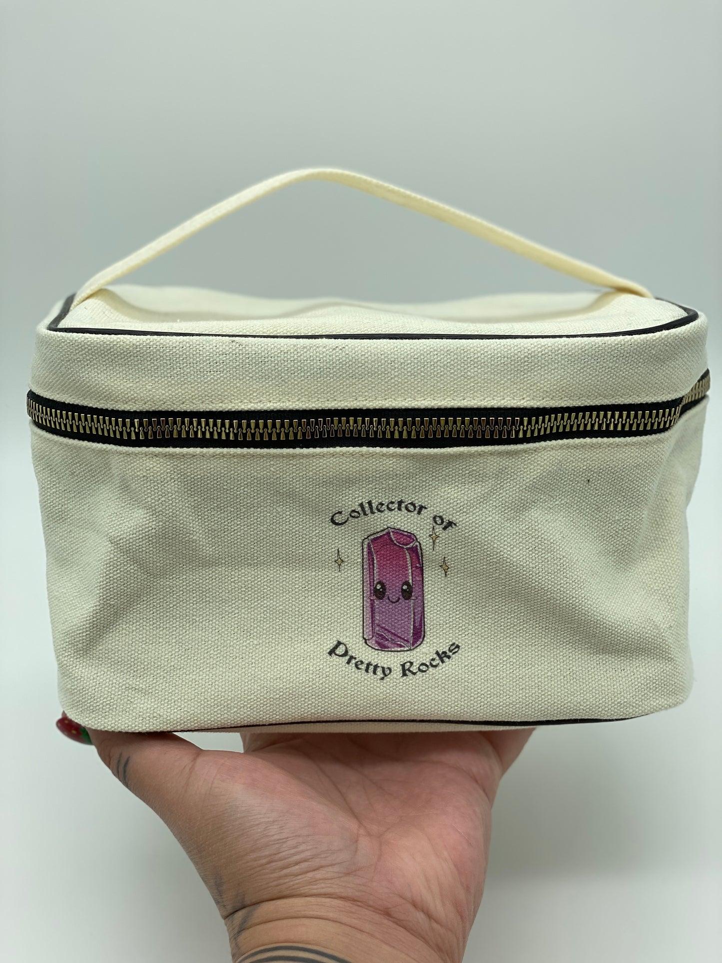 Crystal pouch with handle ๐